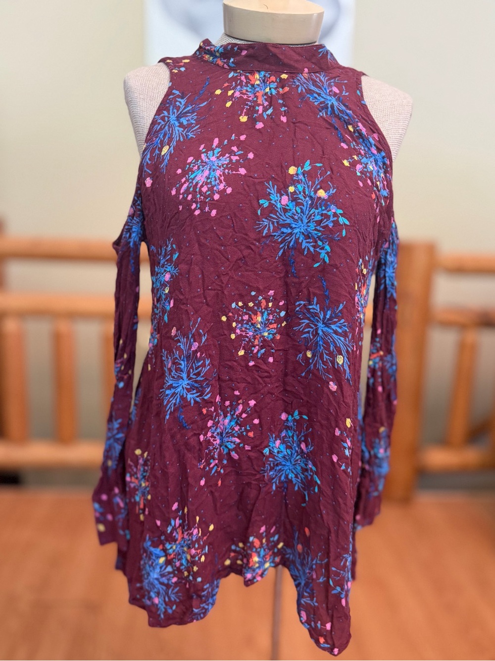 Sleeveless Burgundy Floral Cold-Shoulder Top
